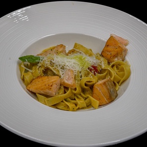 Феттуччине с лососем