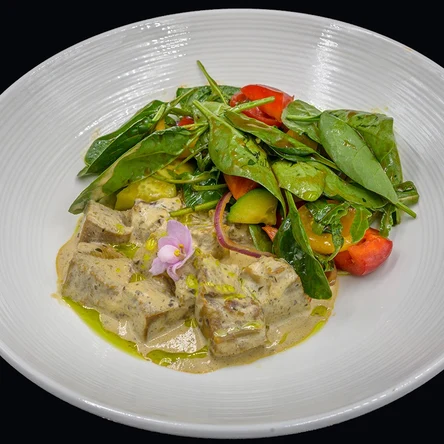 Тёплый салат с языком и трюфельным соусом